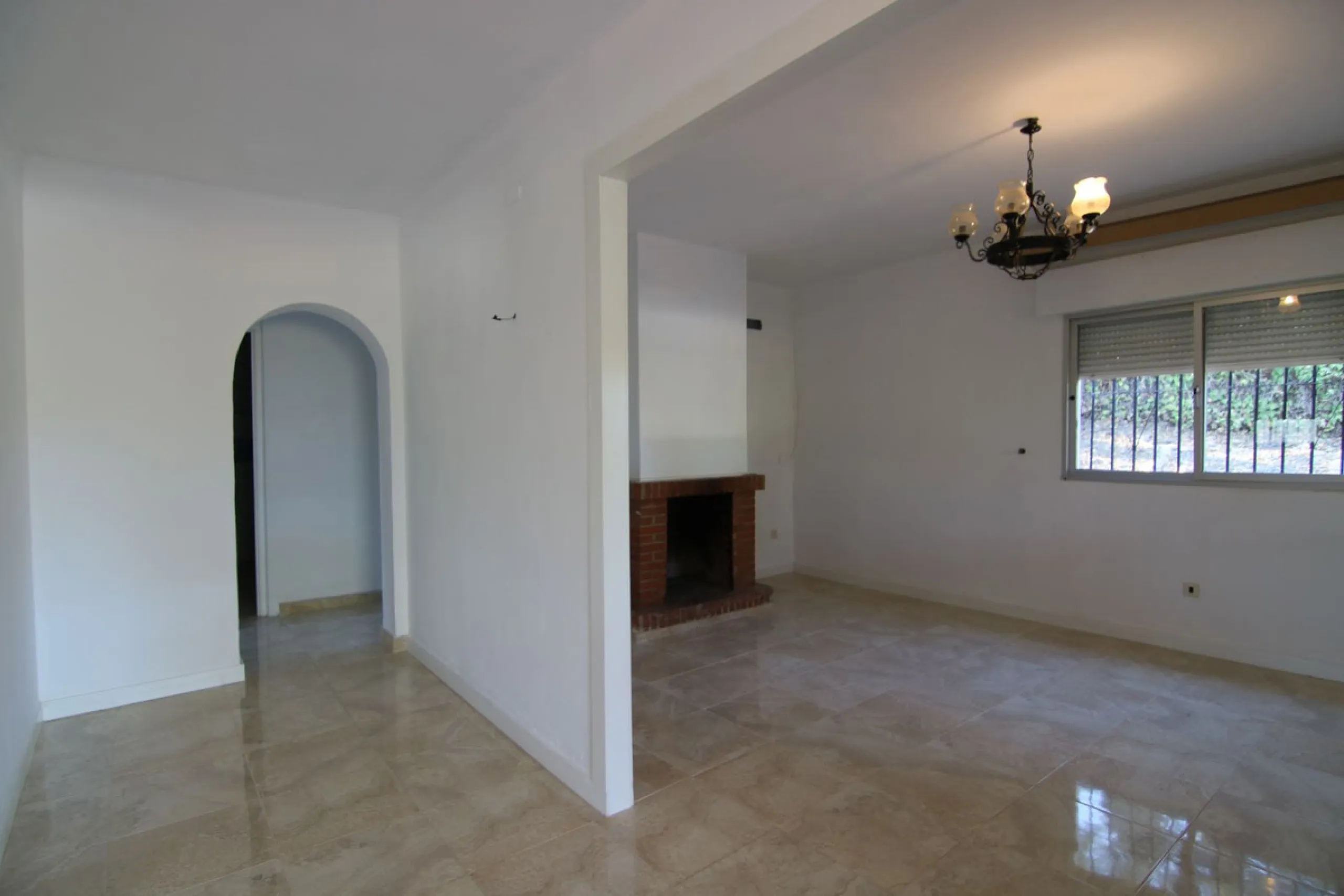 SPECTACULAR PLOT OF ALMOST 6000 METERS WITH HOUSE, STORAGE BUILDING, JUST A STONE'S THROW FROM MALAGA AND THE CAMINITO DEL REY...