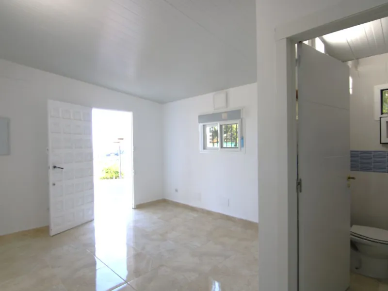 SPECTACULAR PLOT OF ALMOST 6000 METERS WITH HOUSE, STORAGE BUILDING, JUST A STONE'S THROW FROM MALAGA AND THE CAMINITO DEL REY...