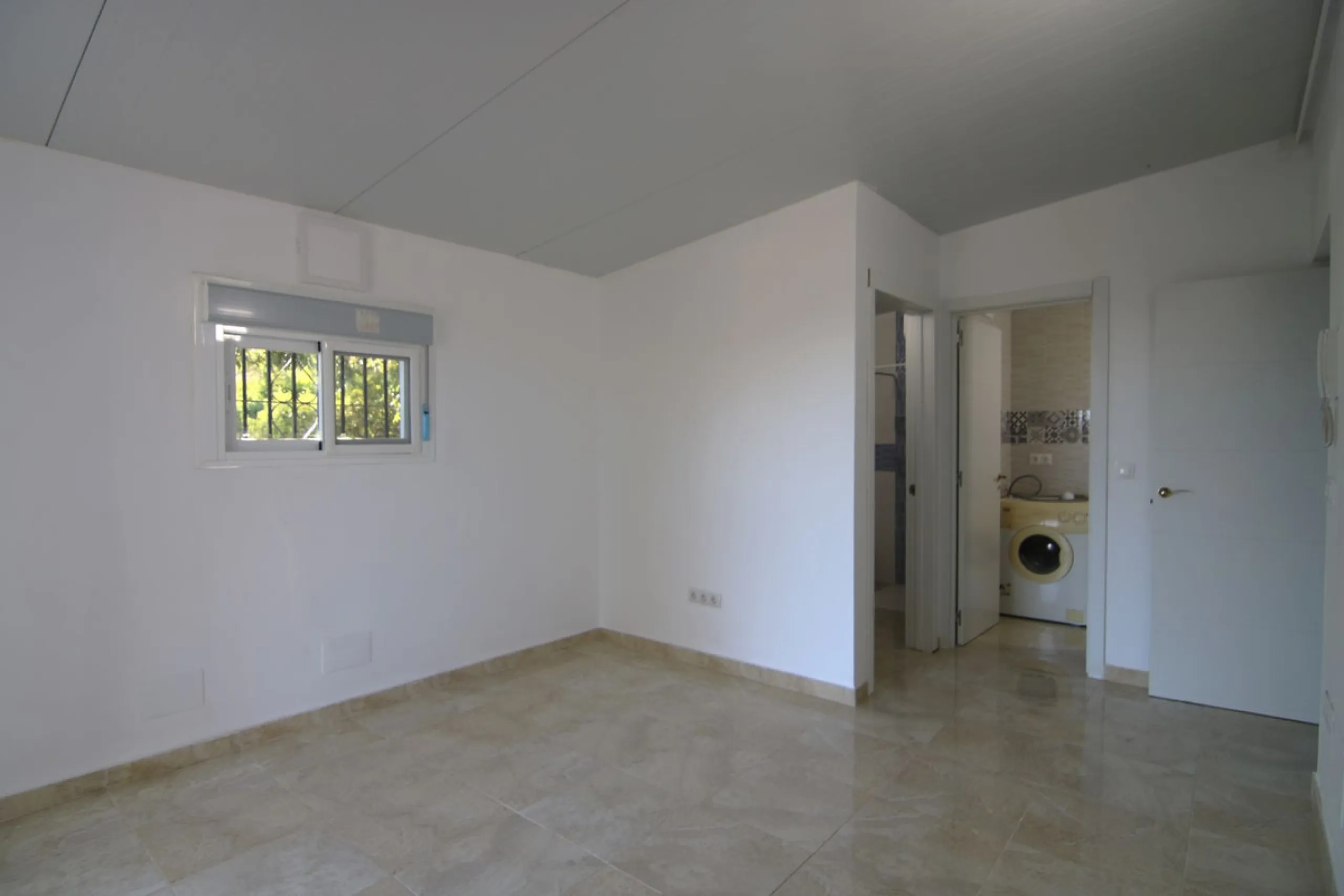 SPECTACULAR PLOT OF ALMOST 6000 METERS WITH HOUSE, STORAGE BUILDING, JUST A STONE'S THROW FROM MALAGA AND THE CAMINITO DEL REY...