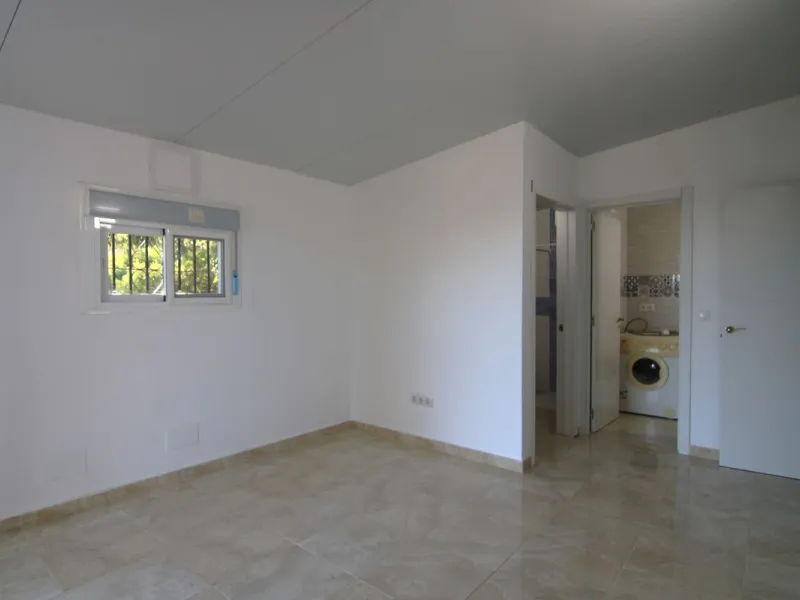 SPECTACULAR PLOT OF ALMOST 6000 METERS WITH HOUSE, STORAGE BUILDING, JUST A STONE'S THROW FROM MALAGA AND THE CAMINITO DEL REY...
