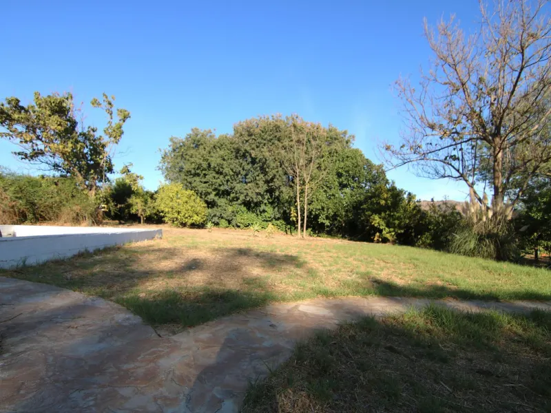 SPECTACULAR PLOT OF ALMOST 6000 METERS WITH HOUSE, STORAGE BUILDING, JUST A STONE'S THROW FROM MALAGA AND THE CAMINITO DEL REY...