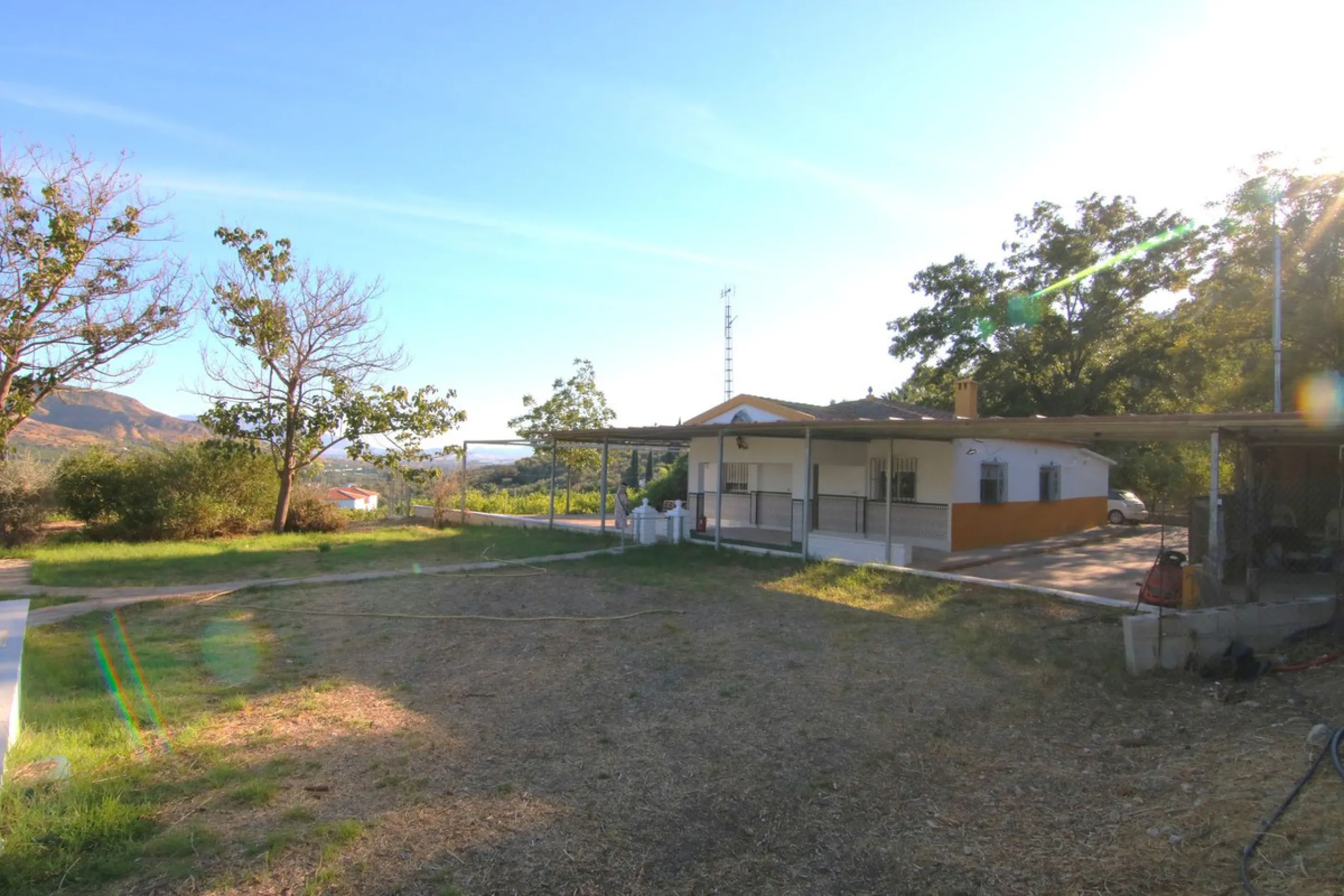 SPECTACULAR PLOT OF ALMOST 6000 METERS WITH HOUSE, STORAGE BUILDING, JUST A STONE'S THROW FROM MALAGA AND THE CAMINITO DEL REY...