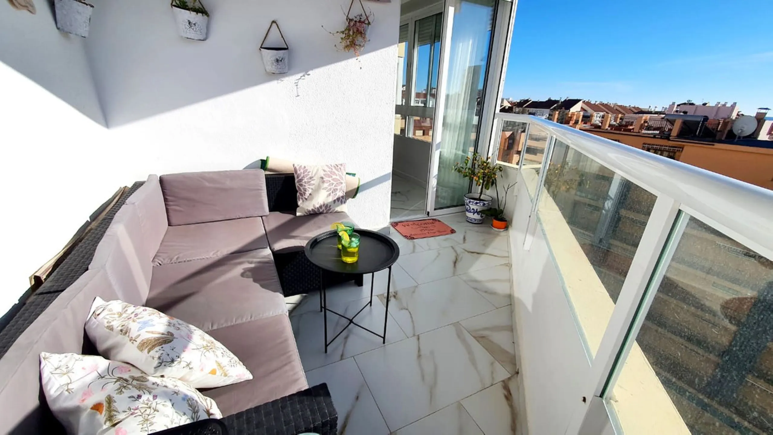 Stunning Fully Renovated Apartment – Fuengirola