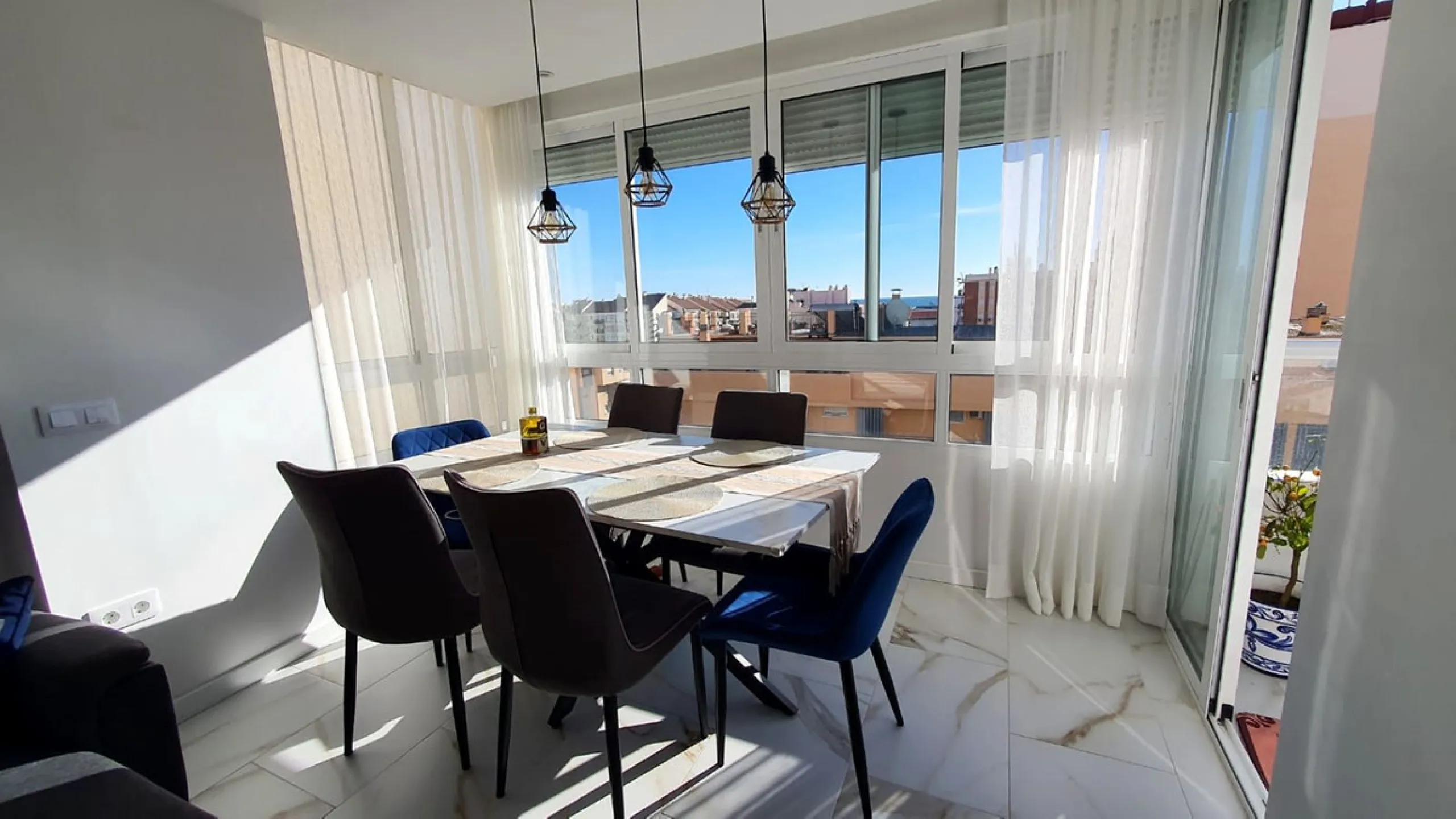Stunning Fully Renovated Apartment – Fuengirola