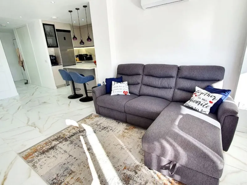 Stunning Fully Renovated Apartment – Fuengirola