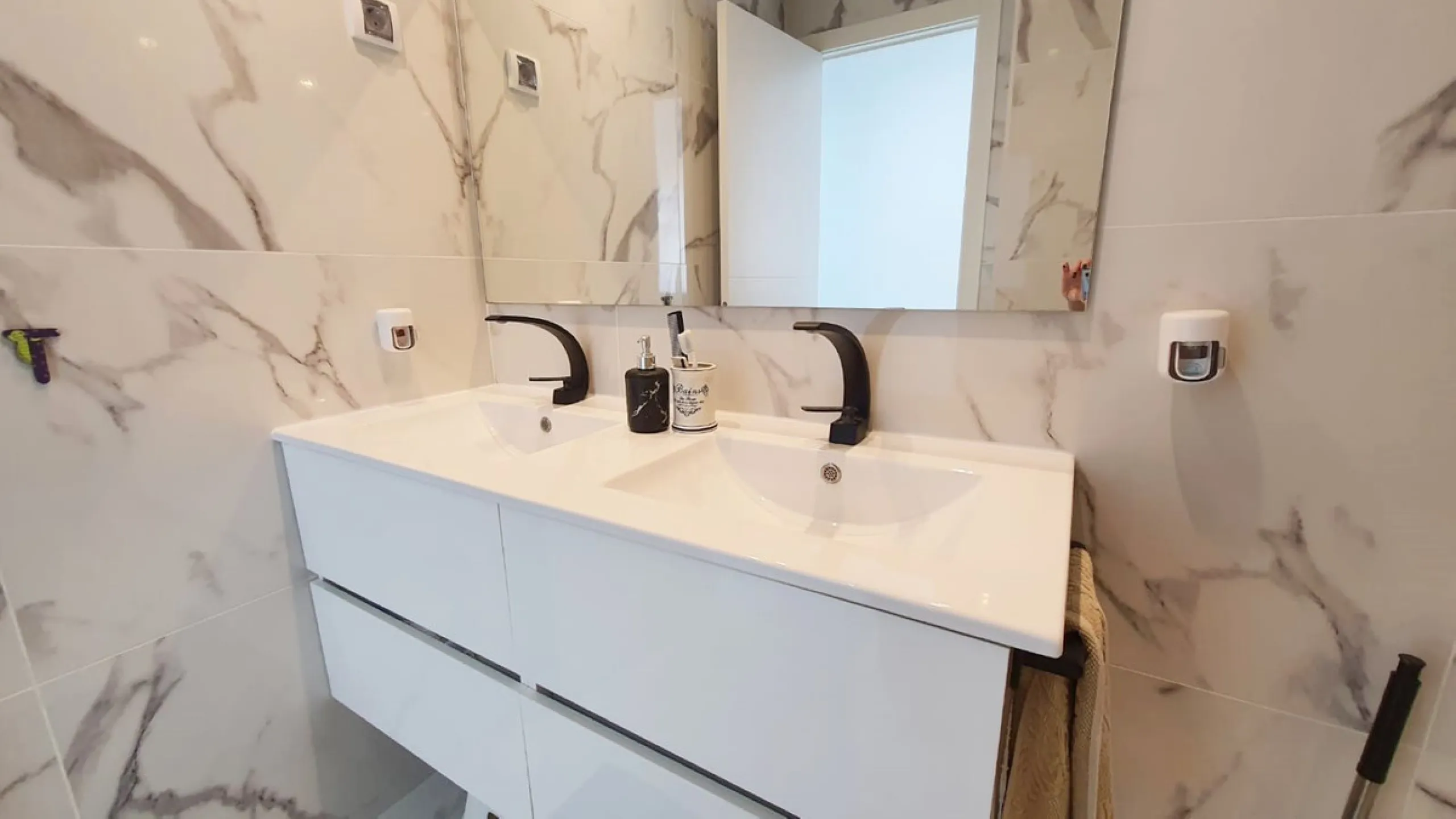 Stunning Fully Renovated Apartment – Fuengirola