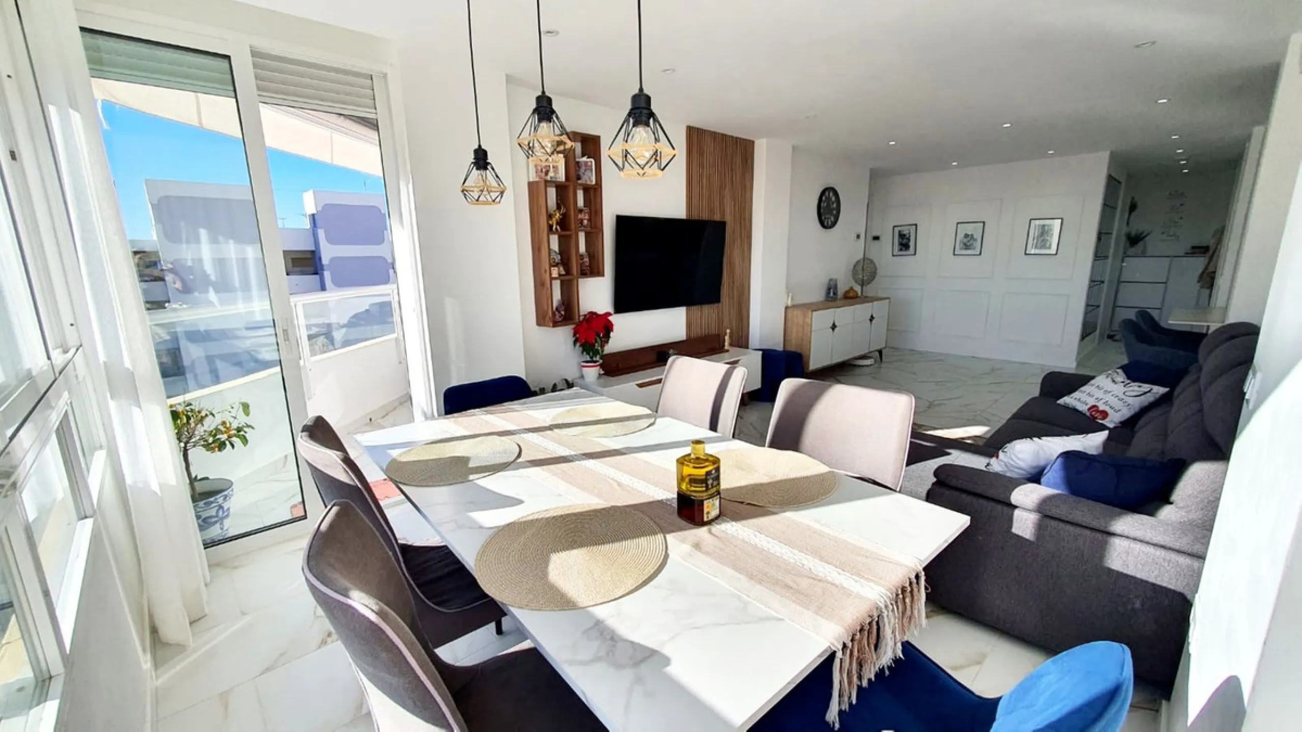 Stunning Fully Renovated Apartment – Fuengirola