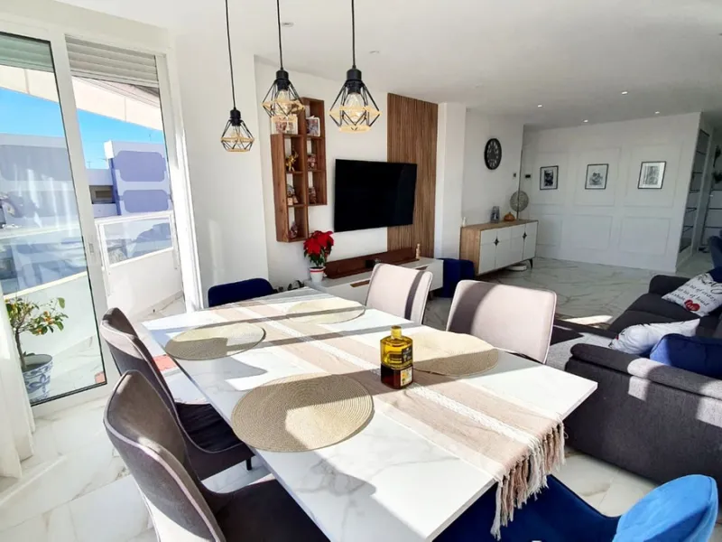 Stunning Fully Renovated Apartment – Fuengirola