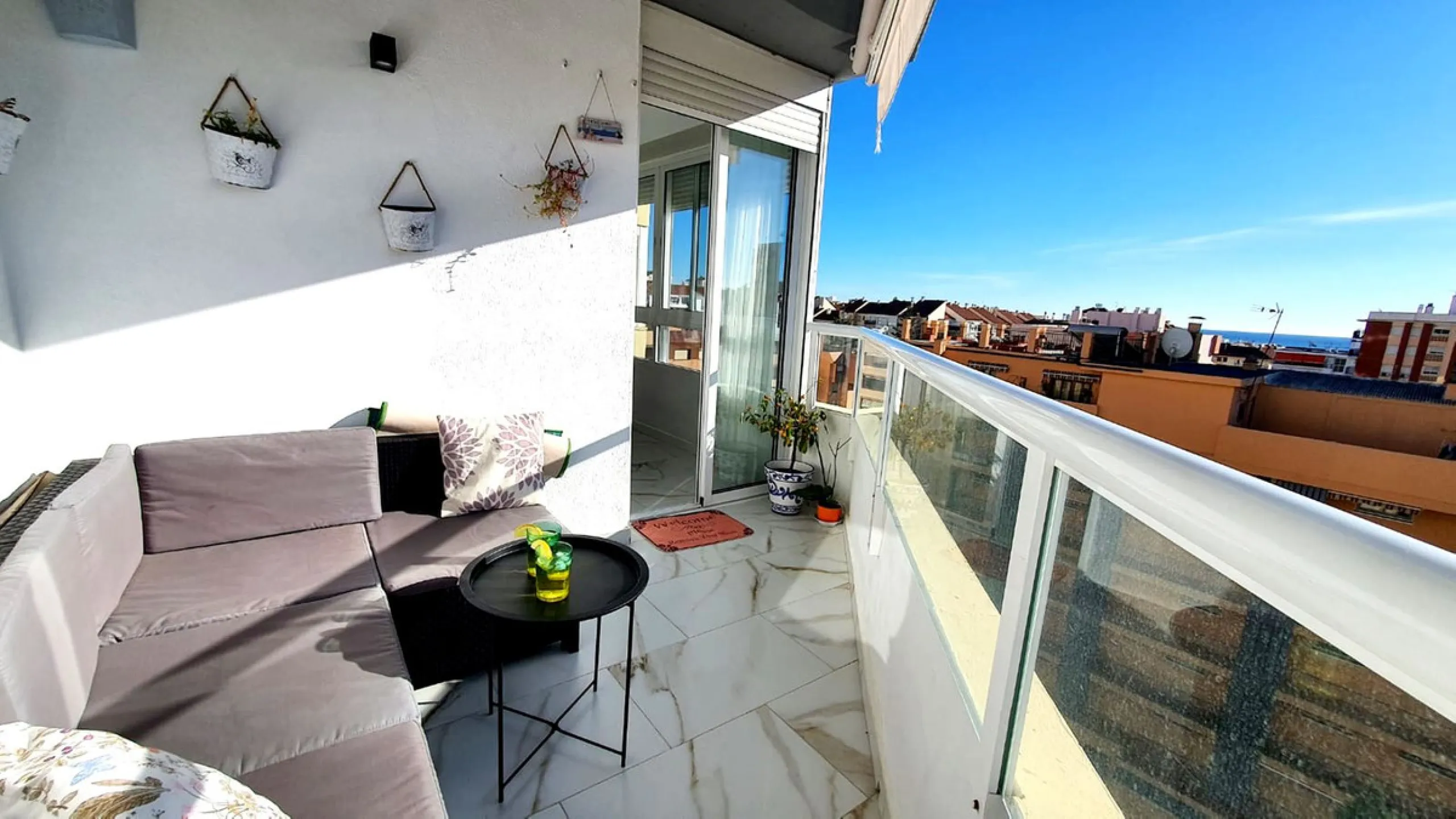 Stunning Fully Renovated Apartment – Fuengirola