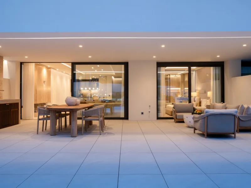 This exquisite 4-bedroom duplex in Epic Marbella by Fendi offers the ultimate in luxury living on Marbella's prestigious Golden Mile. With 337.94 m² of beautifully designed interiors and a 105.38 m² private terrace, this brand-new residence is the perfect