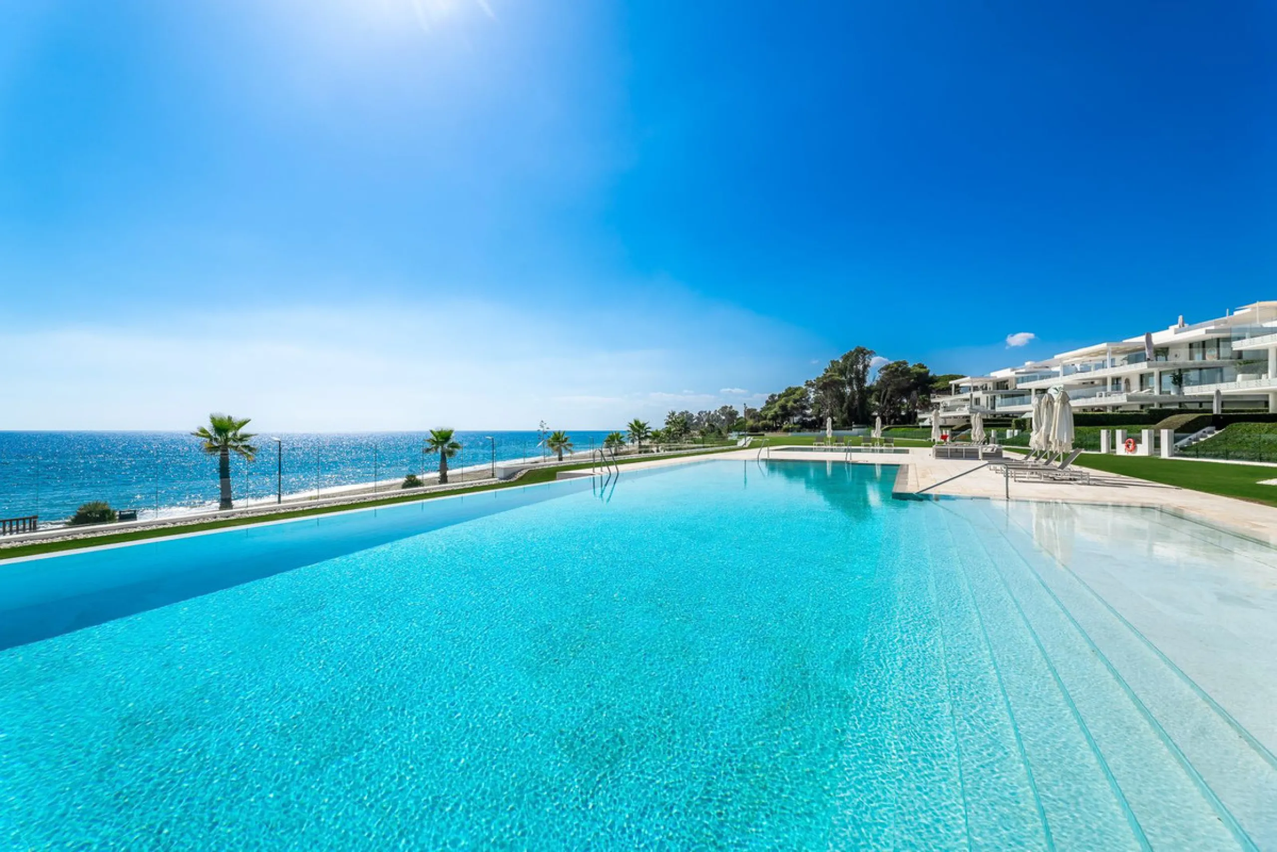 Luxury Beachfront Apartment in Emare Residential Complex