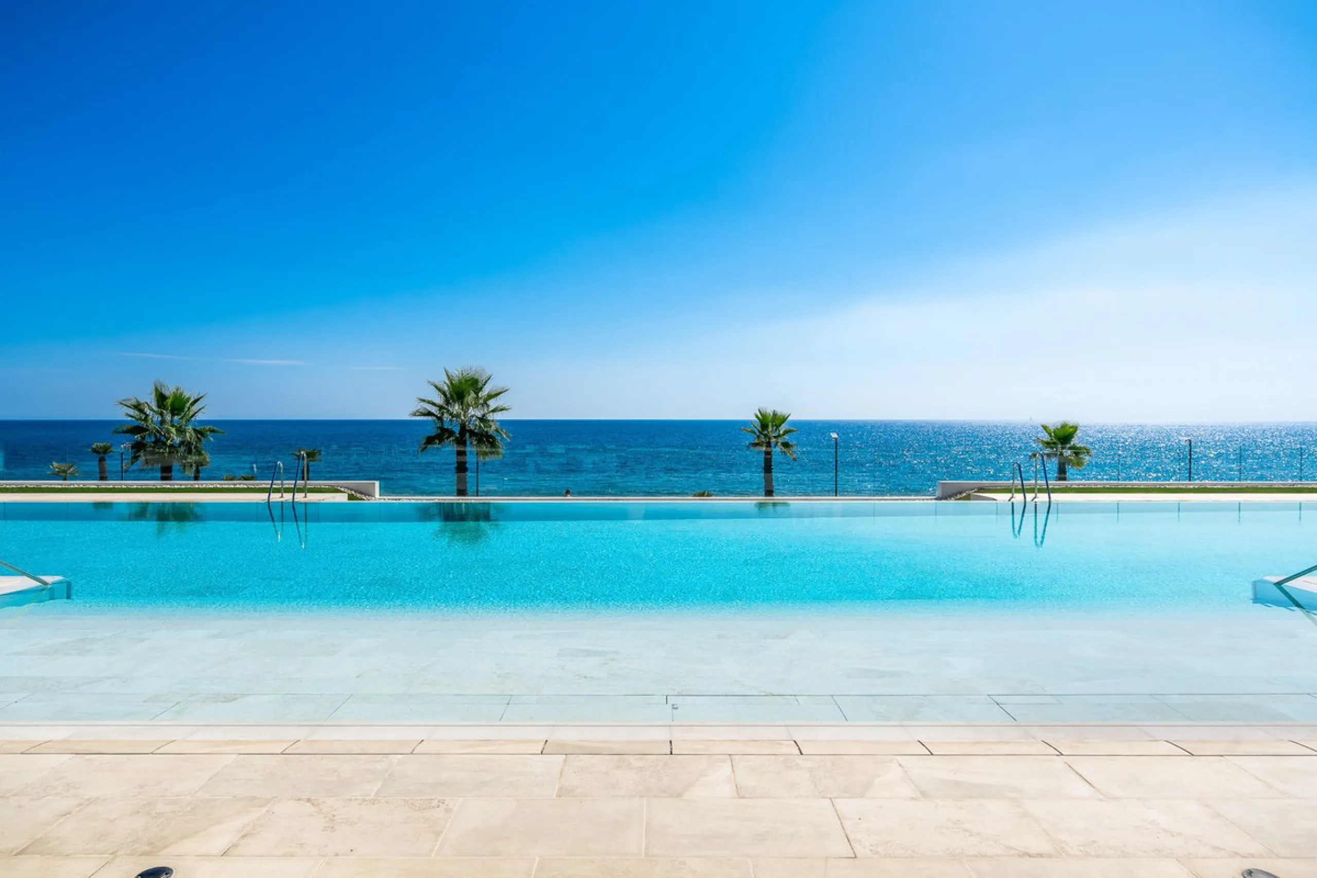 Luxury Beachfront Apartment in Emare Residential Complex