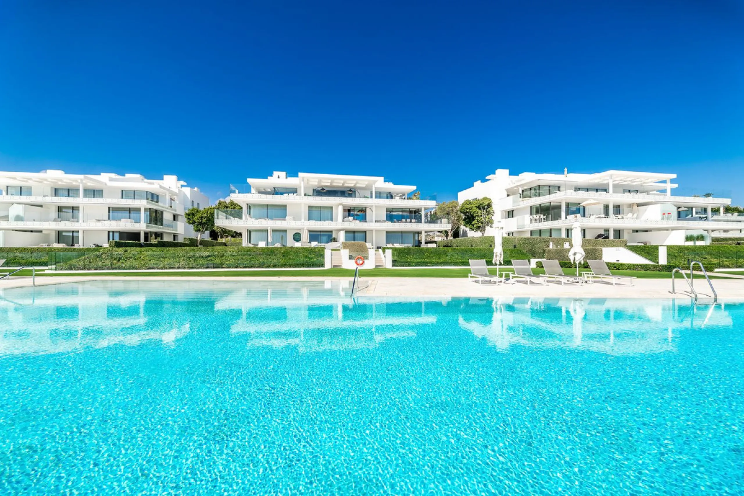 Luxury Beachfront Apartment in Emare Residential Complex