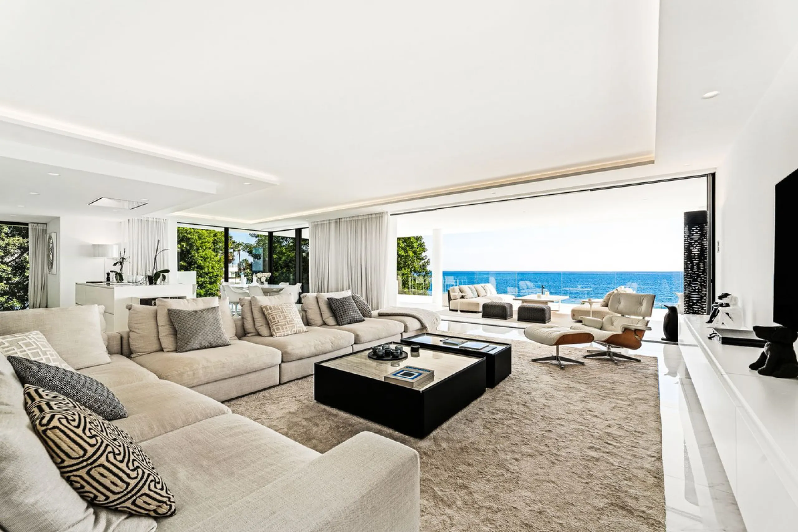Luxury Beachfront Apartment in Emare Residential Complex