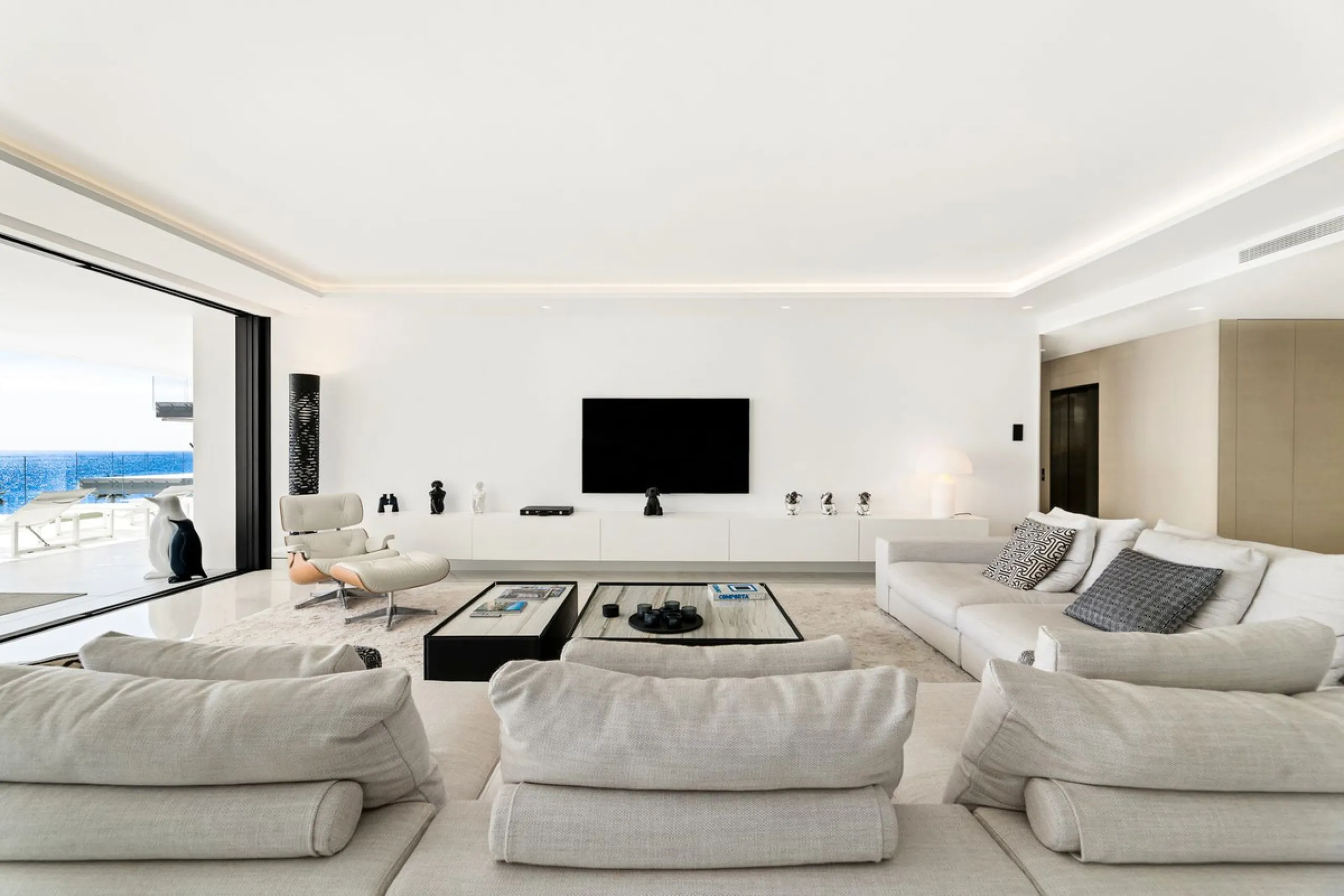 Luxury Beachfront Apartment in Emare Residential Complex