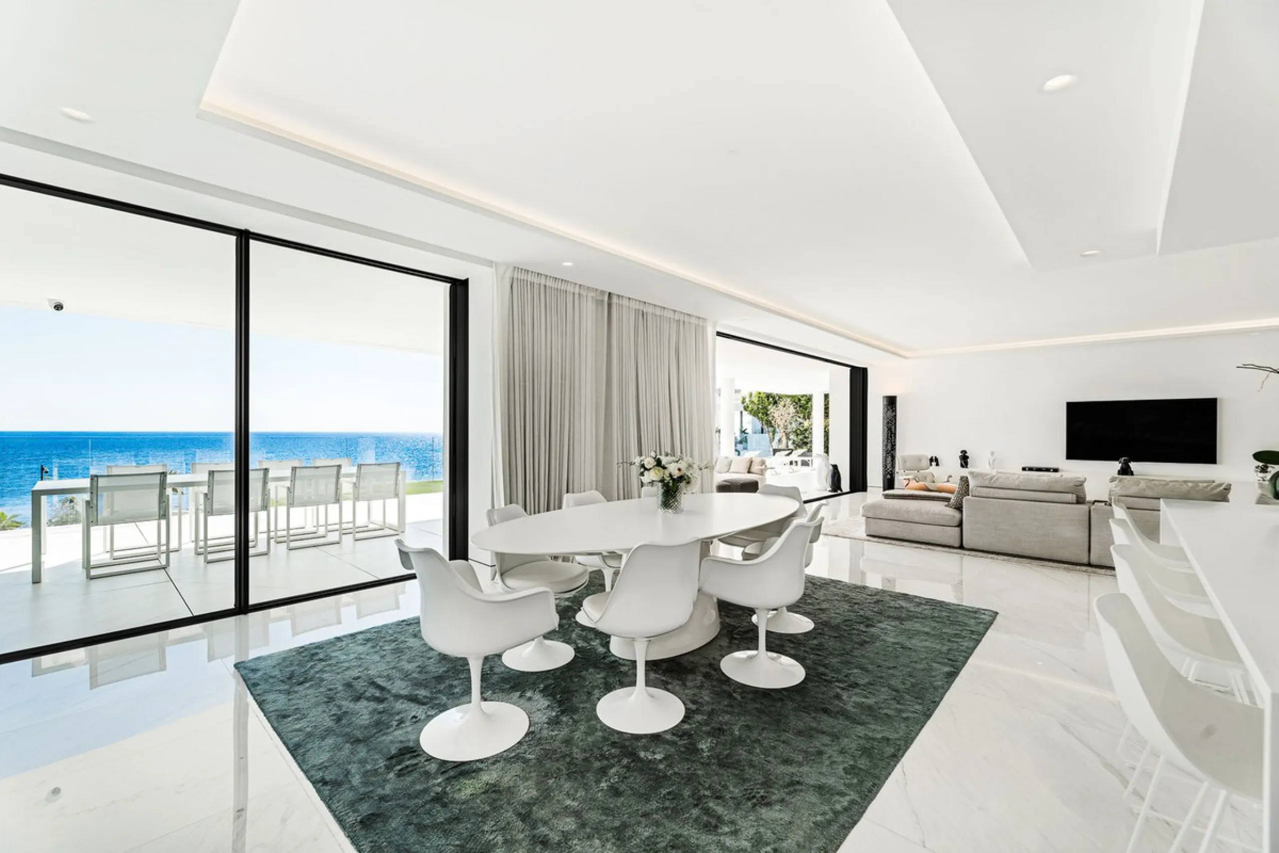 Luxury Beachfront Apartment in Emare Residential Complex
