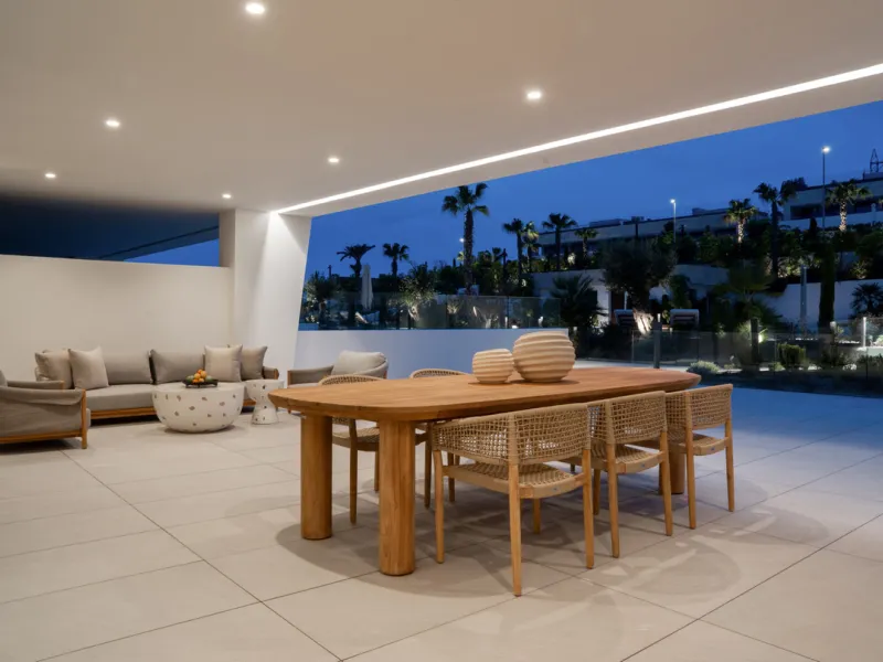 This exquisite 4-bedroom duplex in Epic Marbella by Fendi offers the ultimate in luxury living on Marbella's prestigious Golden Mile. With 337.94 m² of beautifully designed interiors and a 105.38 m² private terrace, this brand-new residence is the perfect