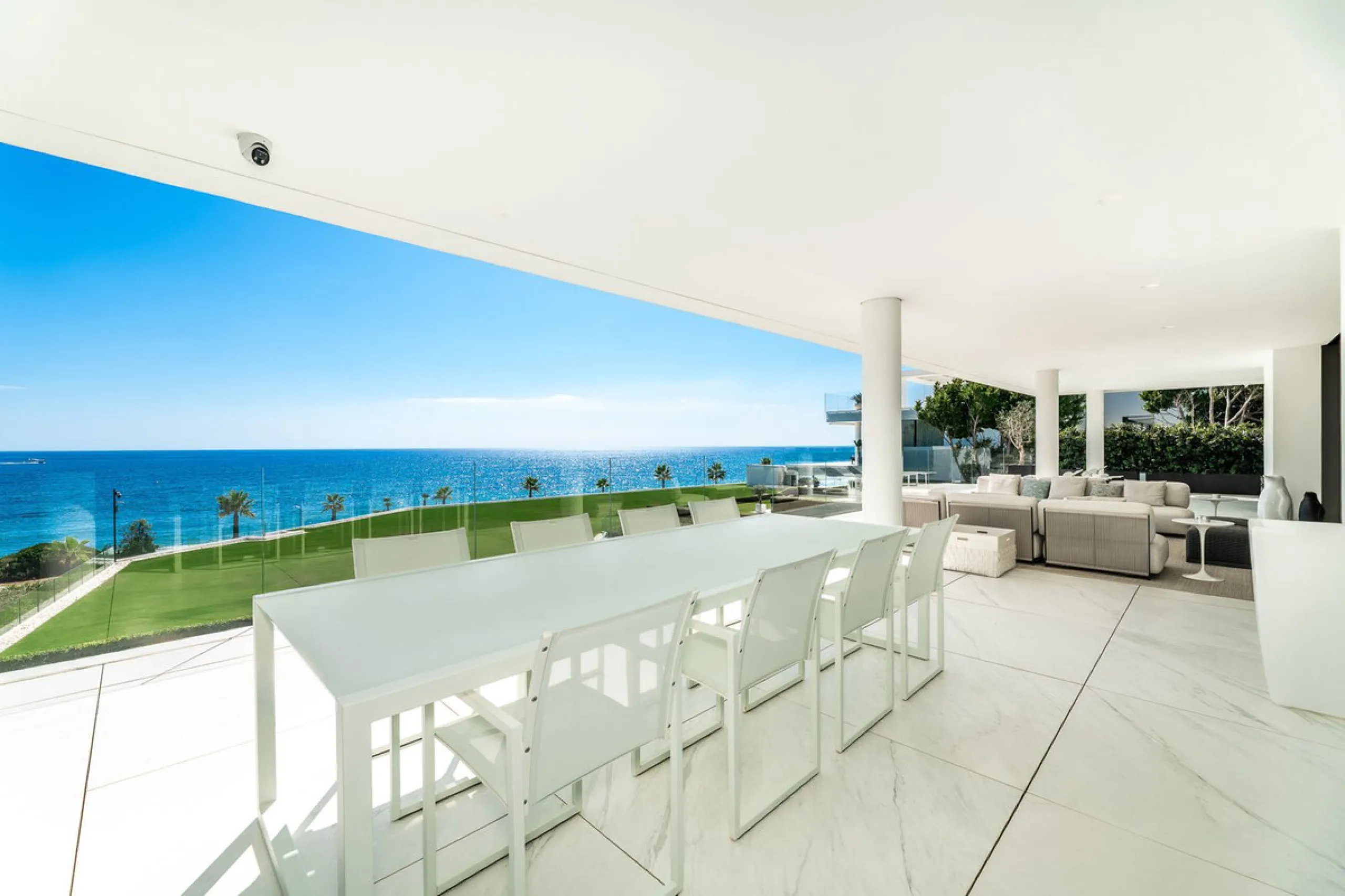 Luxury Beachfront Apartment in Emare Residential Complex