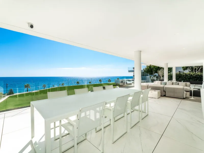Luxury Beachfront Apartment in Emare Residential Complex
