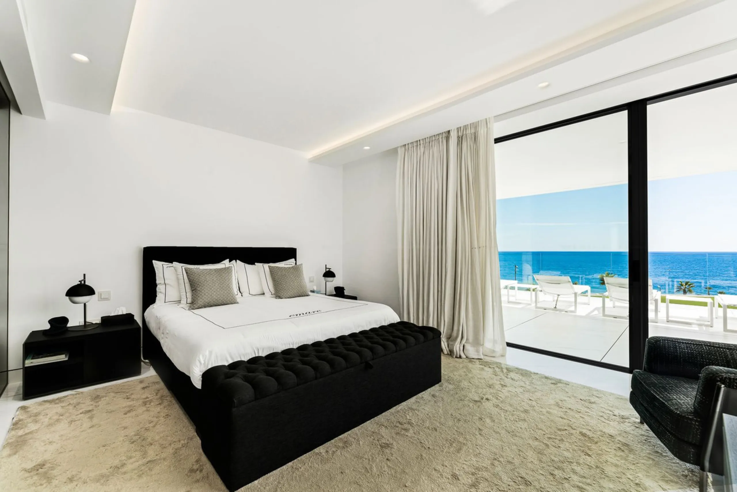 Luxury Beachfront Apartment in Emare Residential Complex