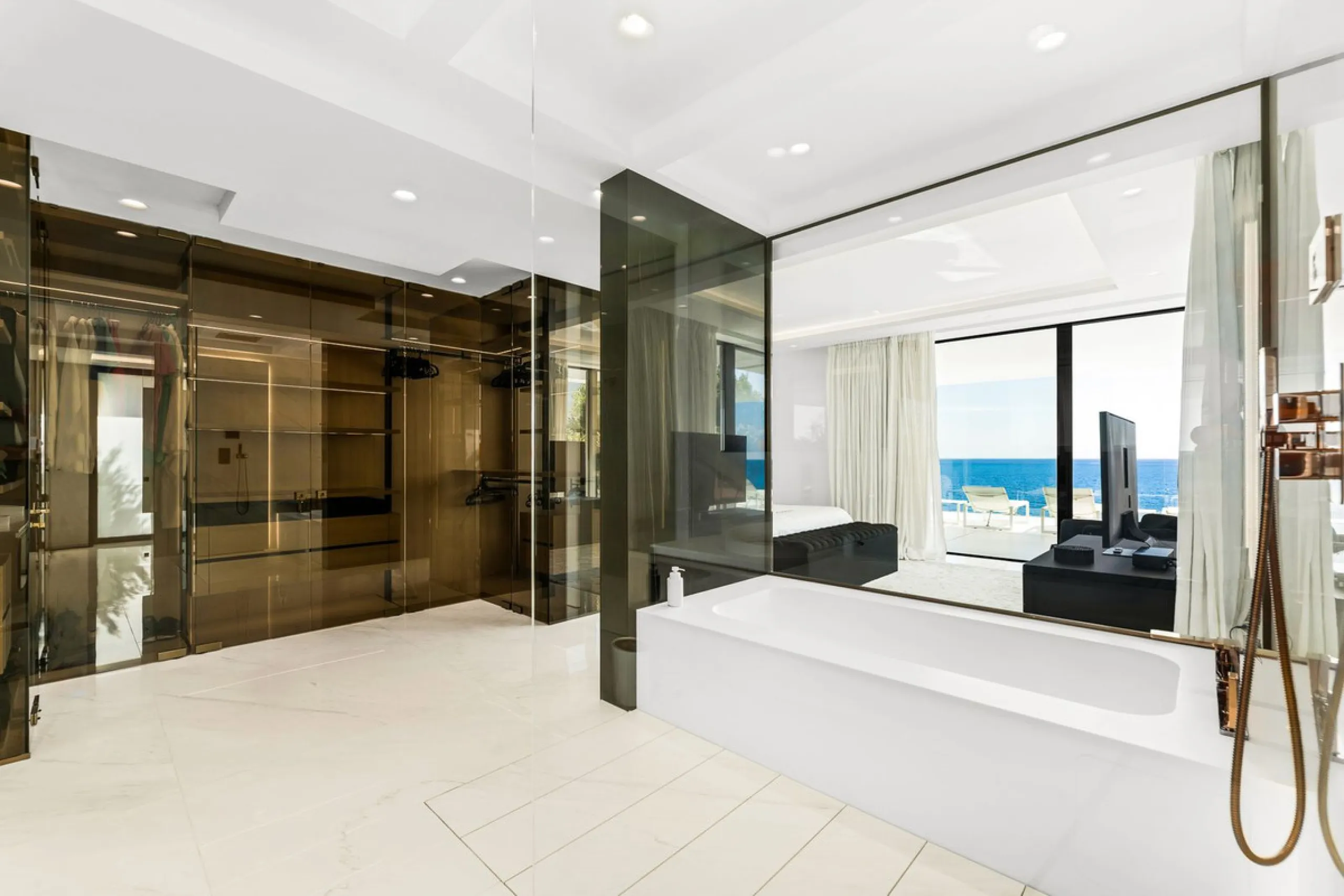 Luxury Beachfront Apartment in Emare Residential Complex