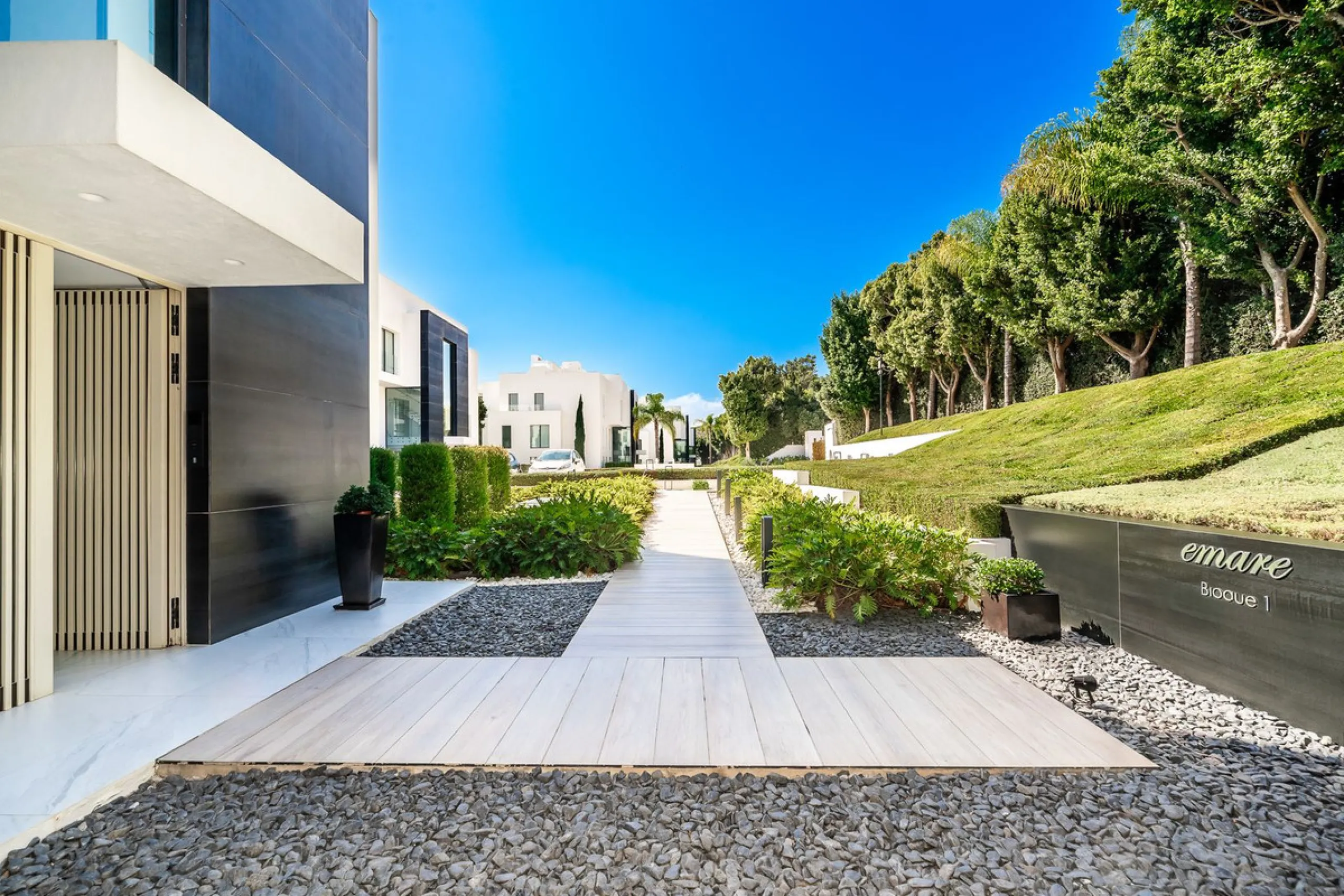 Luxury Beachfront Apartment in Emare Residential Complex
