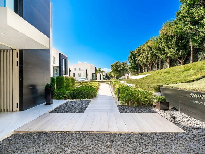 Luxury Beachfront Apartment in Emare Residential Complex