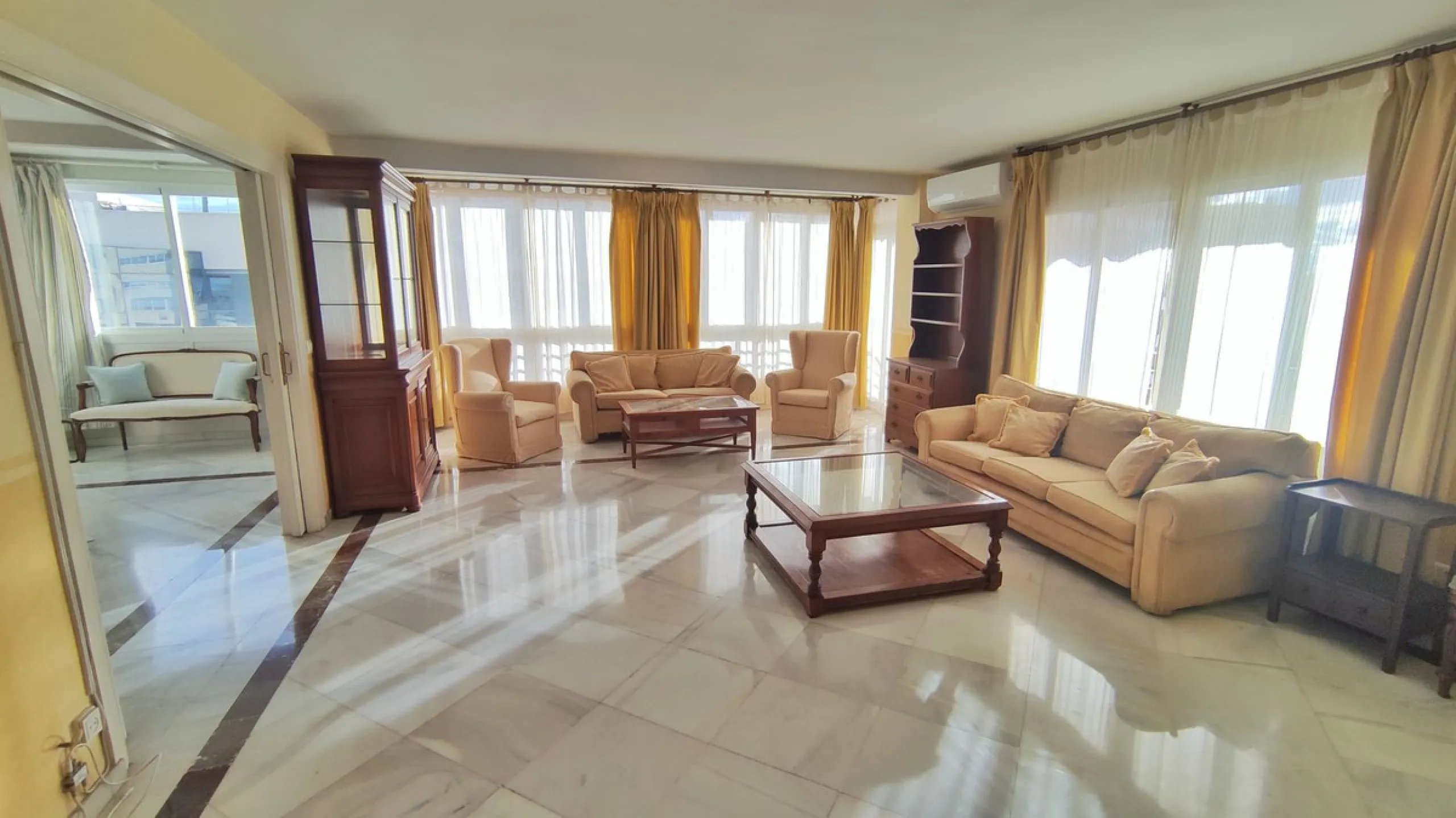 Apartment - Middle Floor Apartment в продаже в Marbella, Málaga. В доме 4 спален и 3 ванных комнат. Площадь дома 158 м²