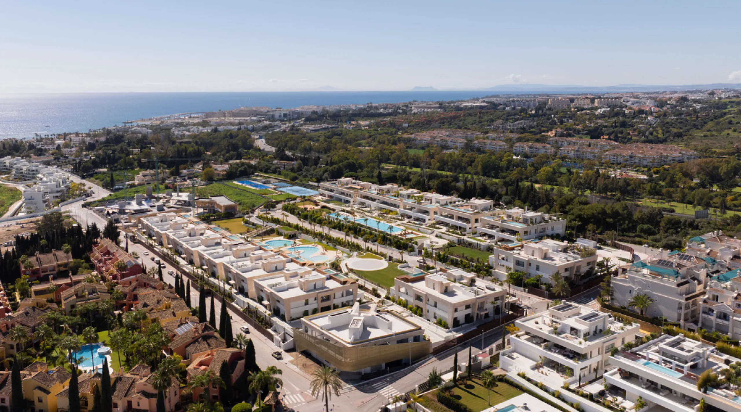 This exquisite 4-bedroom duplex in Epic Marbella by Fendi offers the ultimate in luxury living on Marbella's prestigious Golden Mile. With 337.94 m² of beautifully designed interiors and a 105.38 m² private terrace, this brand-new residence is the perfect
