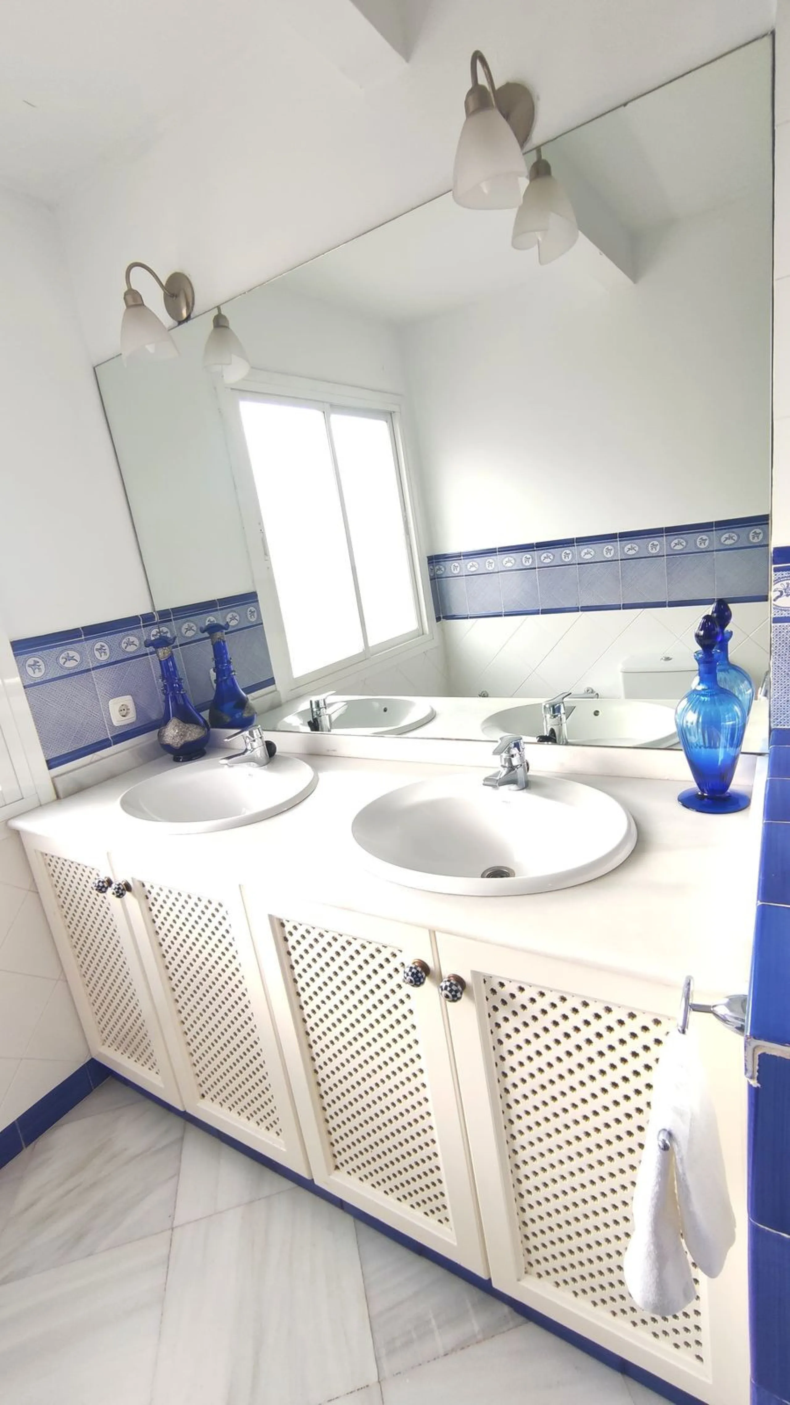 Apartment - Middle Floor Apartment в продаже в Marbella, Málaga. В доме 4 спален и 3 ванных комнат. Площадь дома 158 м²