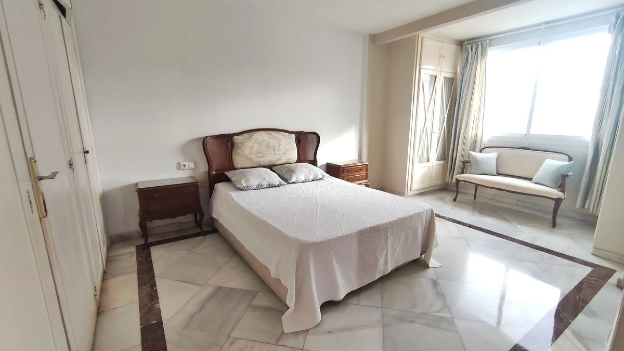 Apartment - Middle Floor Apartment в продаже в Marbella, Málaga. В доме 4 спален и 3 ванных комнат. Площадь дома 158 м²