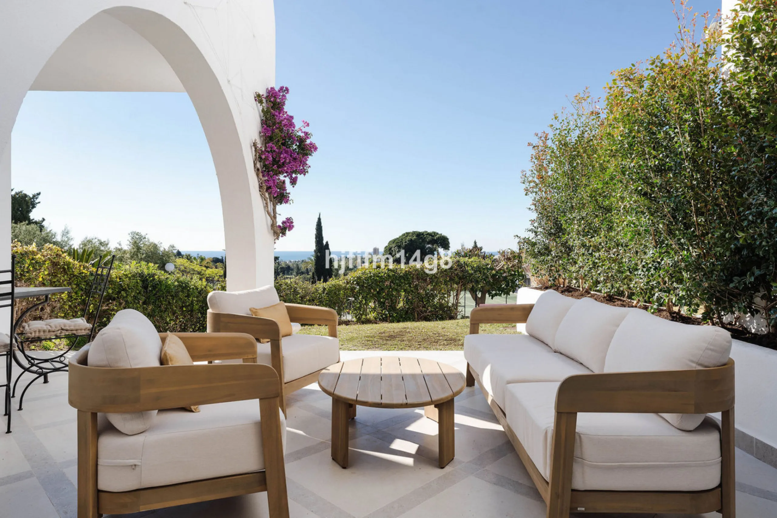 Welcome to this stunning and fully refurbished three-bedroom townhouse for sale in the sought-after residential enclave of La Colina, in the heart of Nueva Andalucía, Marbella. Tastefully renovated throughout and sold fully furnished, this turnkey home of