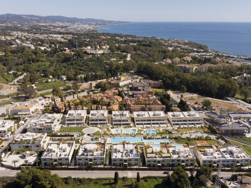 This exquisite 4-bedroom duplex in Epic Marbella by Fendi offers the ultimate in luxury living on Marbella's prestigious Golden Mile. With 337.94 m² of beautifully designed interiors and a 105.38 m² private terrace, this brand-new residence is the perfect