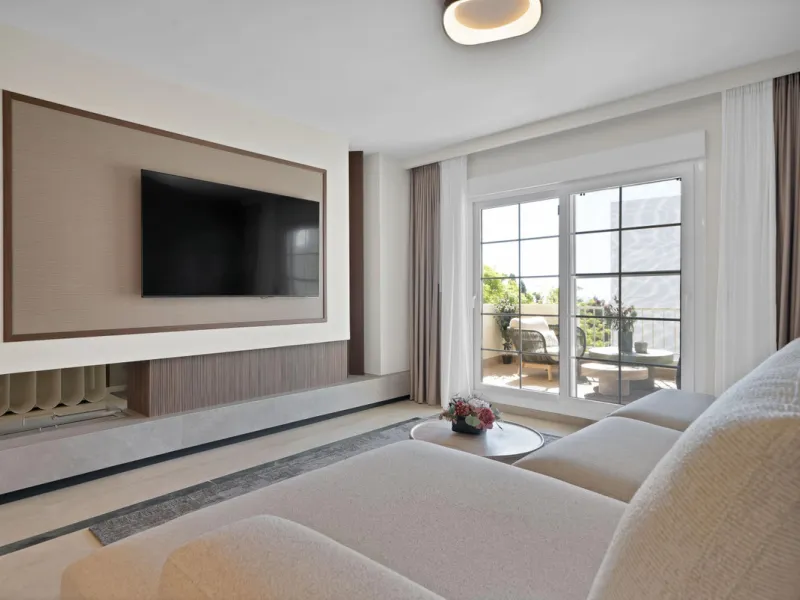 Exclusive Renovated Apartment in Marbella's Golden Mile, next to Hotel Puente