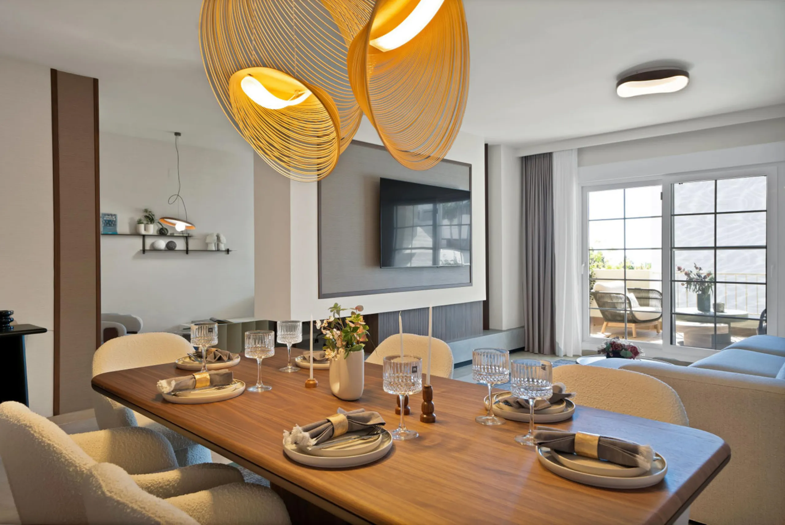 Exclusive Renovated Apartment in Marbella's Golden Mile, next to Hotel Puente