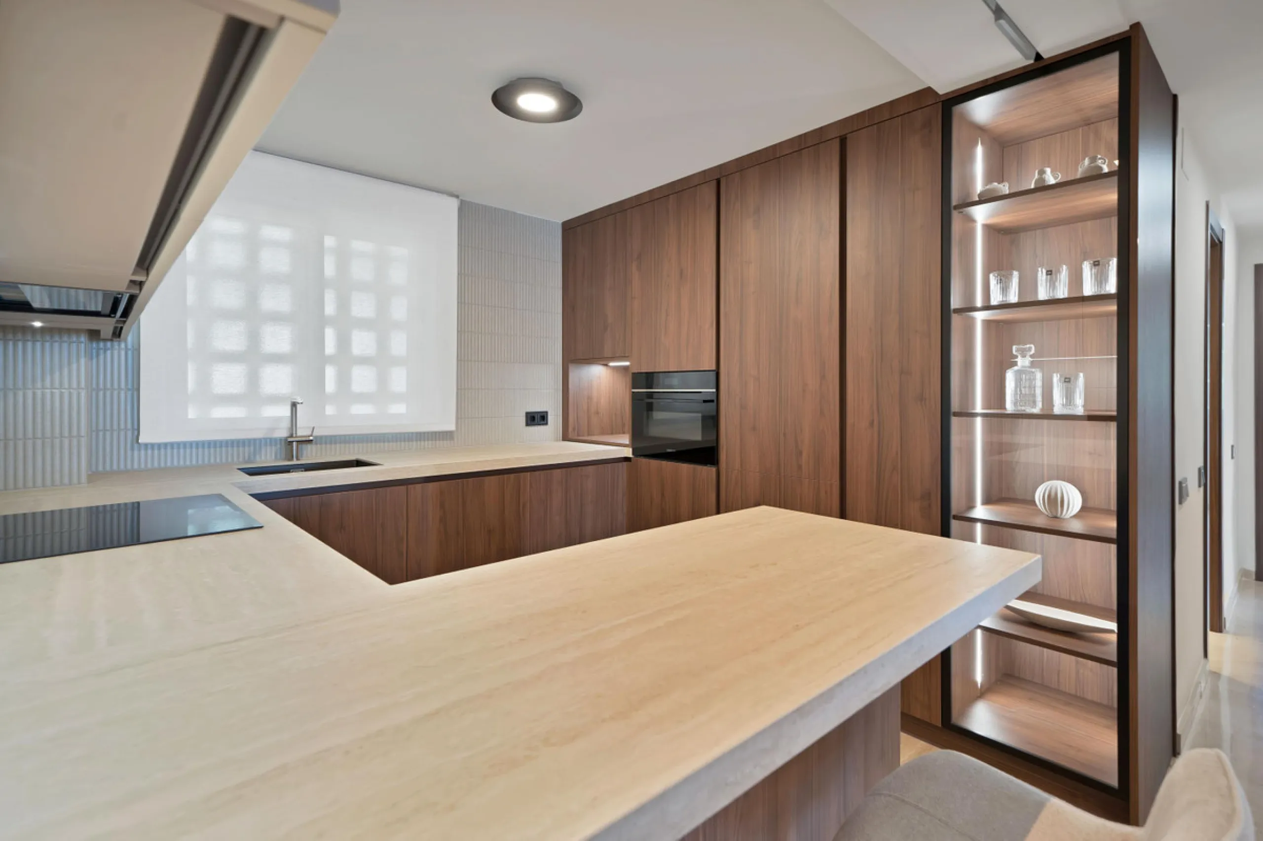 Exclusive Renovated Apartment in Marbella's Golden Mile, next to Hotel Puente
