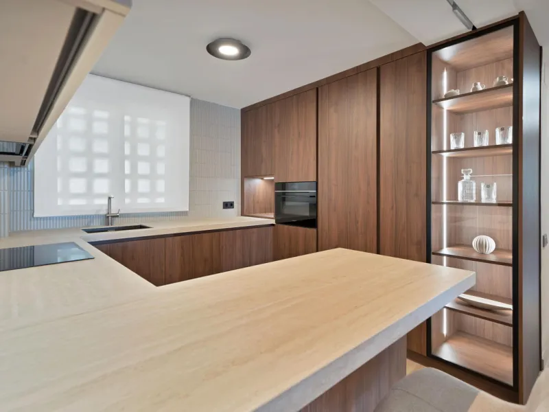 Exclusive Renovated Apartment in Marbella's Golden Mile, next to Hotel Puente