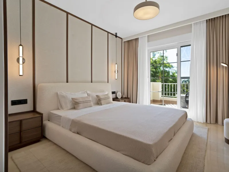 Exclusive Renovated Apartment in Marbella's Golden Mile, next to Hotel Puente