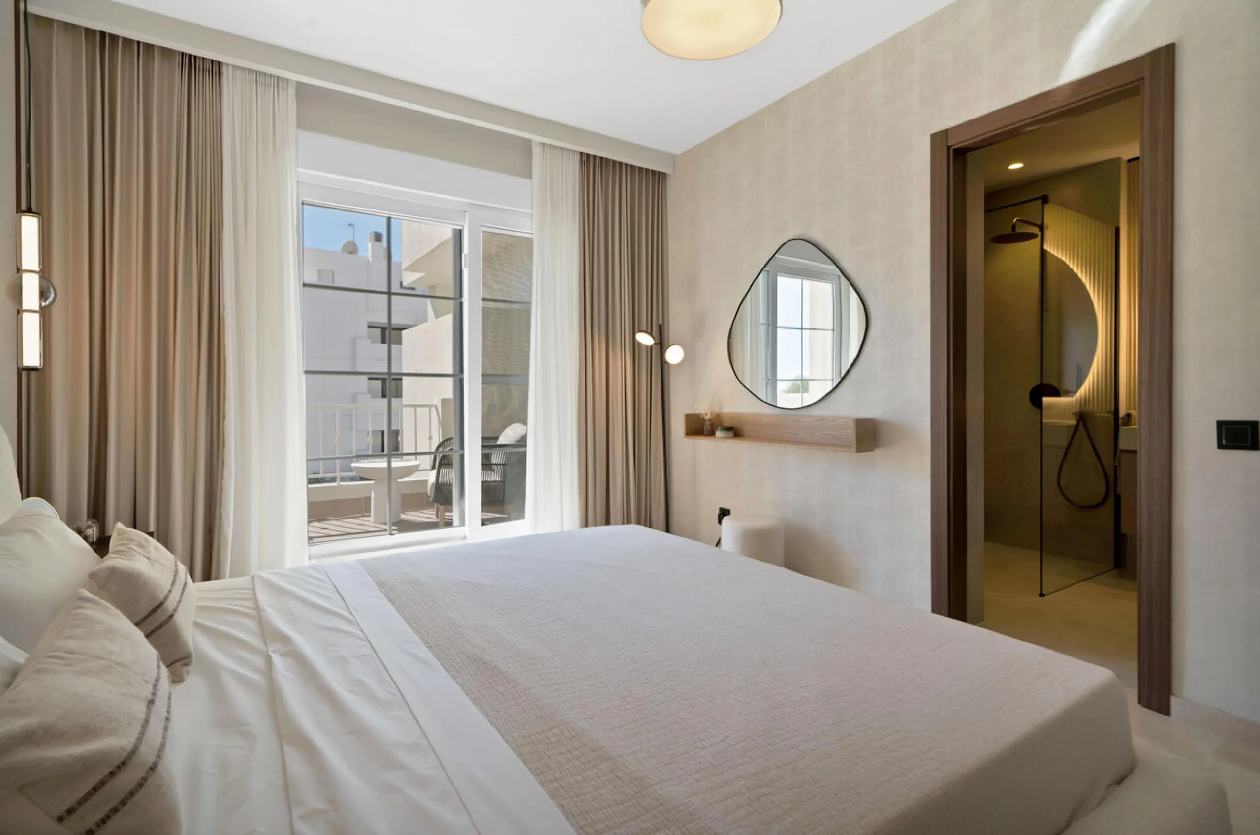 Exclusive Renovated Apartment in Marbella's Golden Mile, next to Hotel Puente