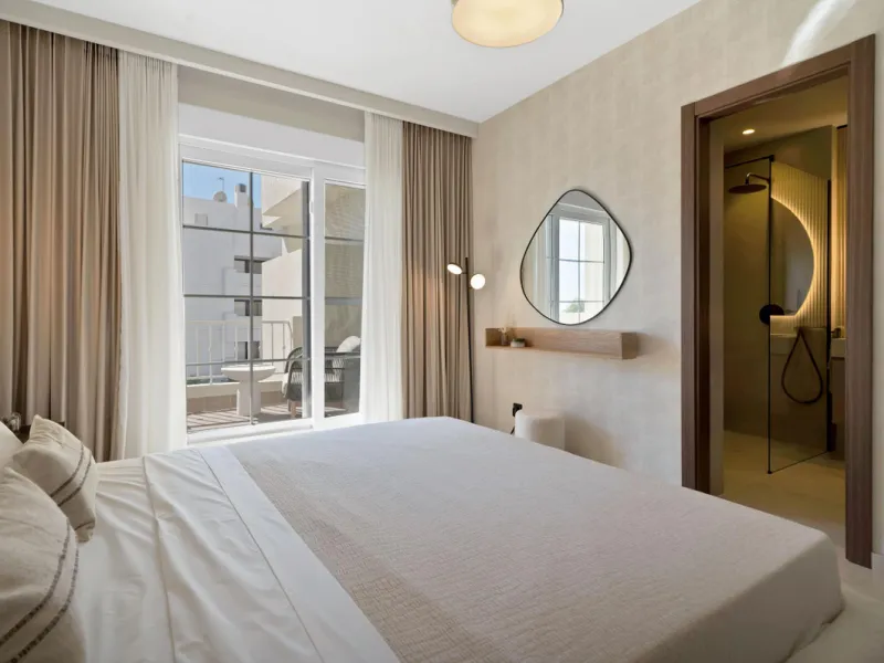Exclusive Renovated Apartment in Marbella's Golden Mile, next to Hotel Puente