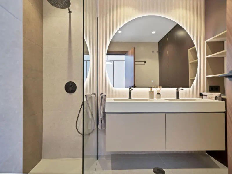 Exclusive Renovated Apartment in Marbella's Golden Mile, next to Hotel Puente