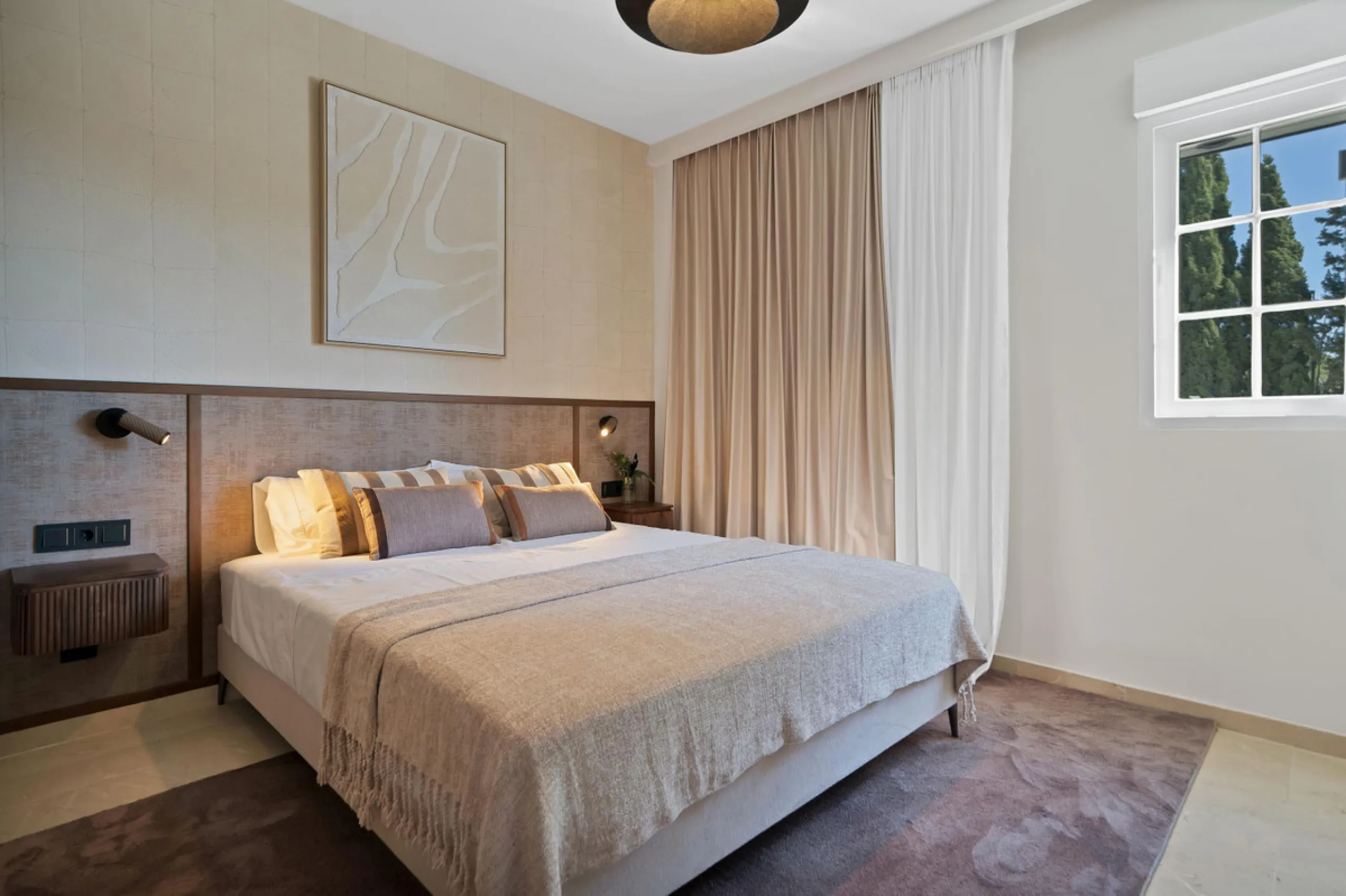 Exclusive Renovated Apartment in Marbella's Golden Mile, next to Hotel Puente