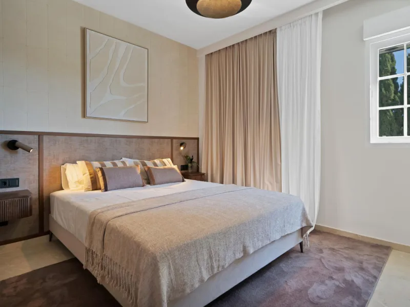 Exclusive Renovated Apartment in Marbella's Golden Mile, next to Hotel Puente