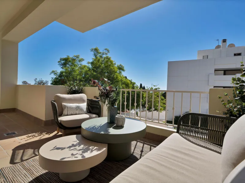 Exclusive Renovated Apartment in Marbella's Golden Mile, next to Hotel Puente