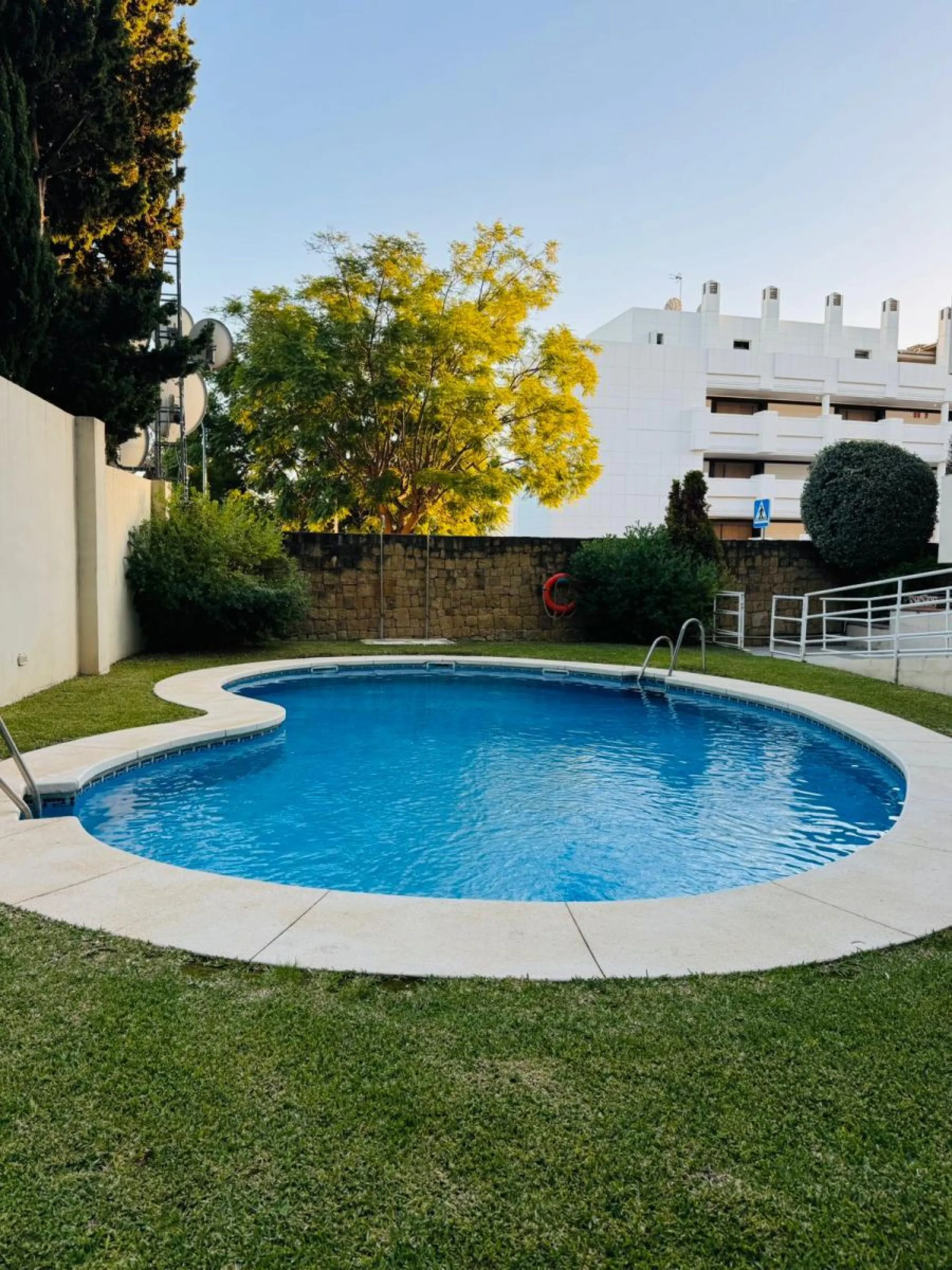 Exclusive Renovated Apartment in Marbella's Golden Mile, next to Hotel Puente