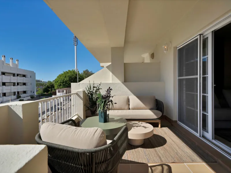 Exclusive Renovated Apartment in Marbella's Golden Mile, next to Hotel Puente