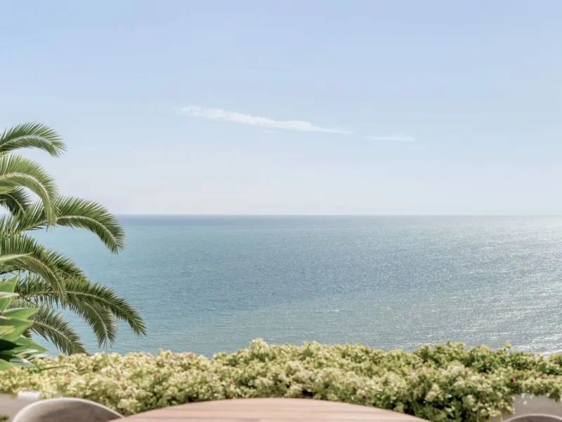 Completely renovated apartment for sale at Torremolinos' most sought-after address.
