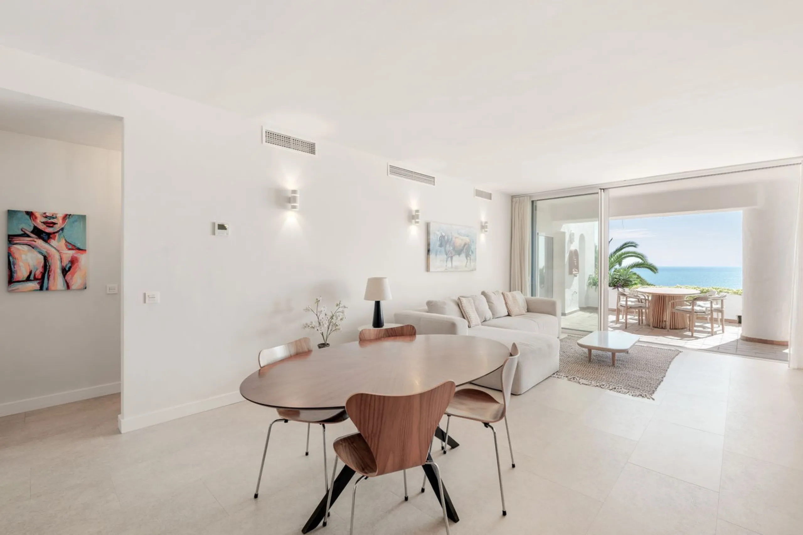 Completely renovated apartment for sale at Torremolinos' most sought-after address.