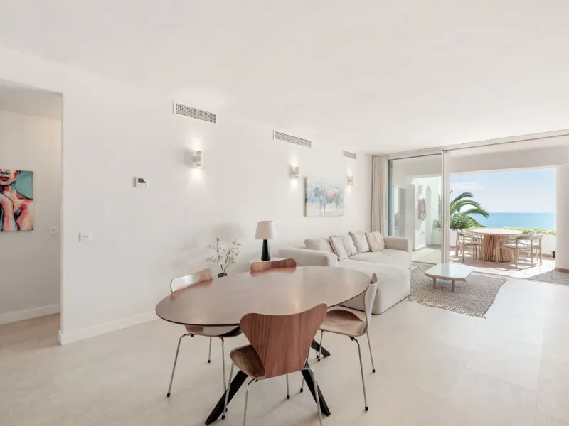 Completely renovated apartment for sale at Torremolinos' most sought-after address.