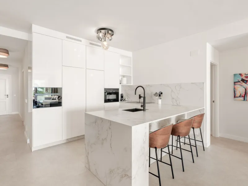 Completely renovated apartment for sale at Torremolinos' most sought-after address.